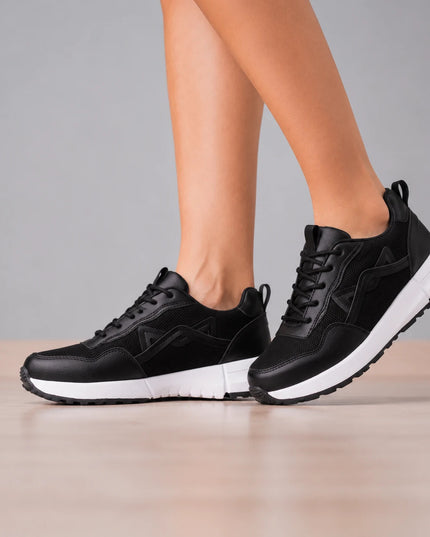Zapatillas Urbanas Mujer Kitty - Negro y Blanco