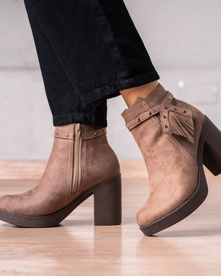 Botines Chenda - Topo Gamuza - Tienda Nébula