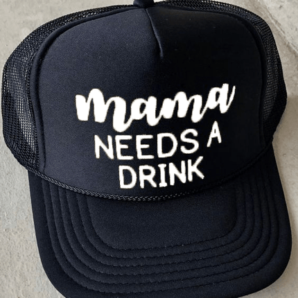 Gorra Unisex - Mama Needs a Drink - Tienda Nébula