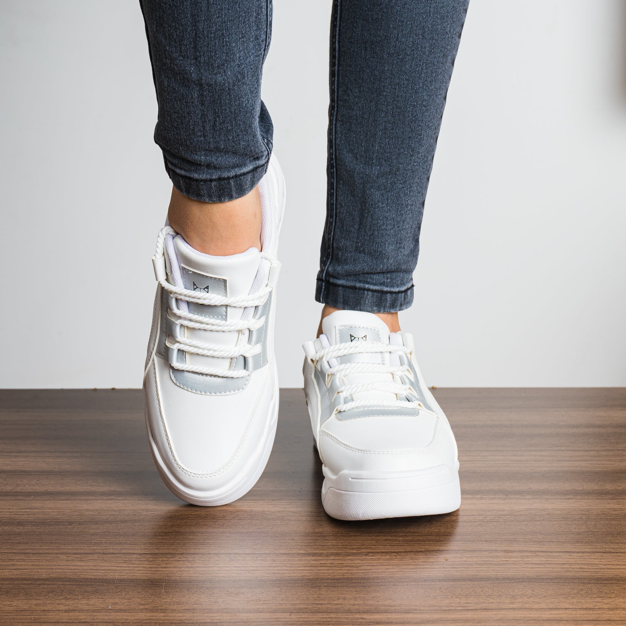 Zapatilla Booker Gris – Tienda Nébula - Main Image