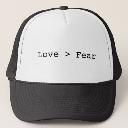 Gorra Unisex - Love > Fear - Tienda Nébula