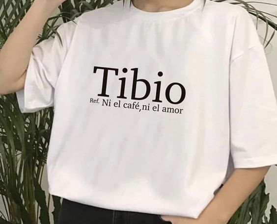 Polo Personalizado - Tibio, Ni el café, Ni el amor - Tienda Nébula